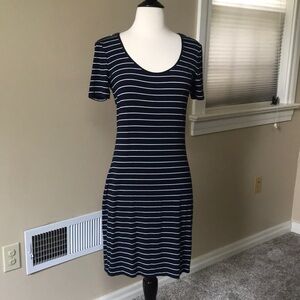 Calvin Klein Black & White Stripe Short-Sleeve Knee-Length Pullover Dress Size 2